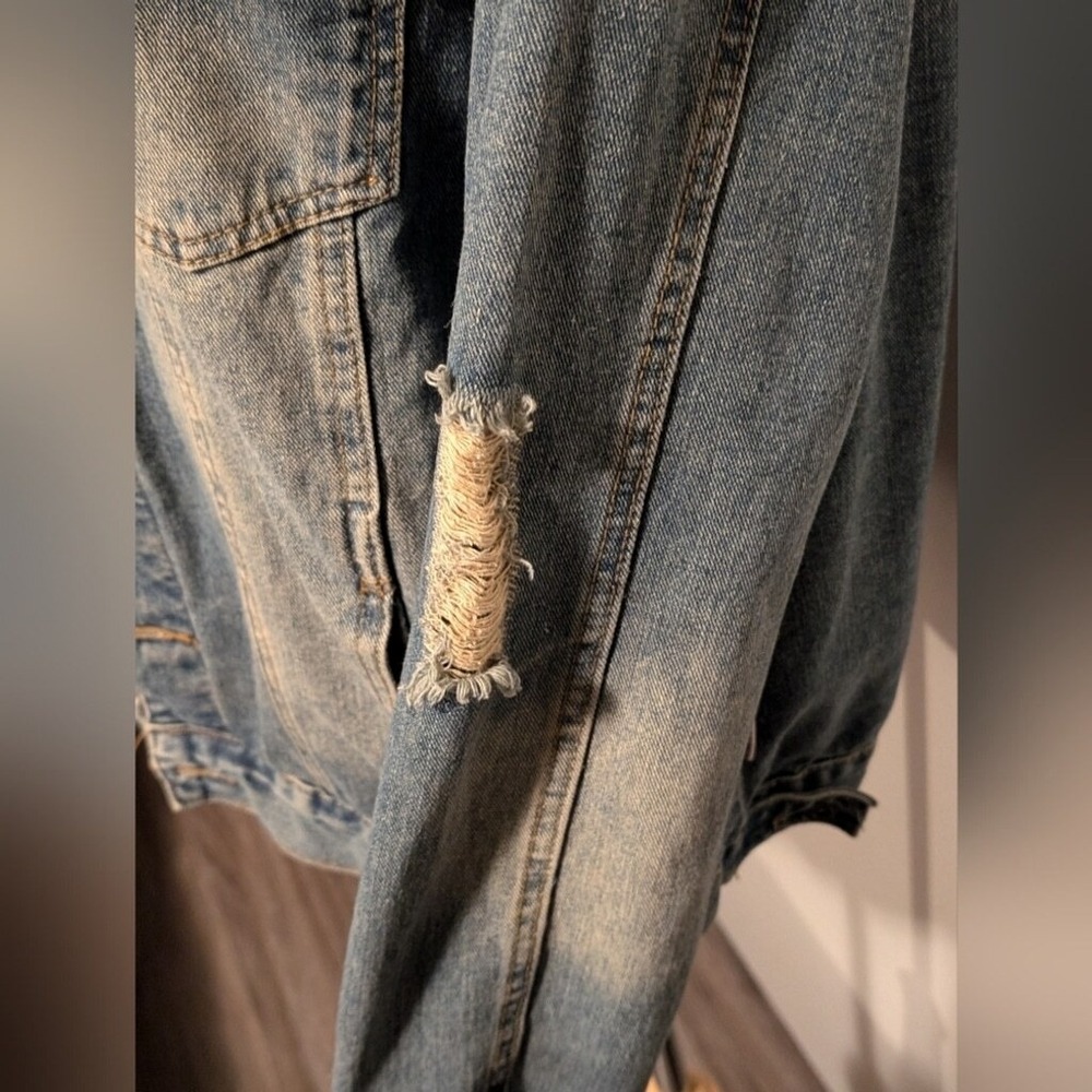 Distressed Jean‎ Jacket - Picture 4 of 4